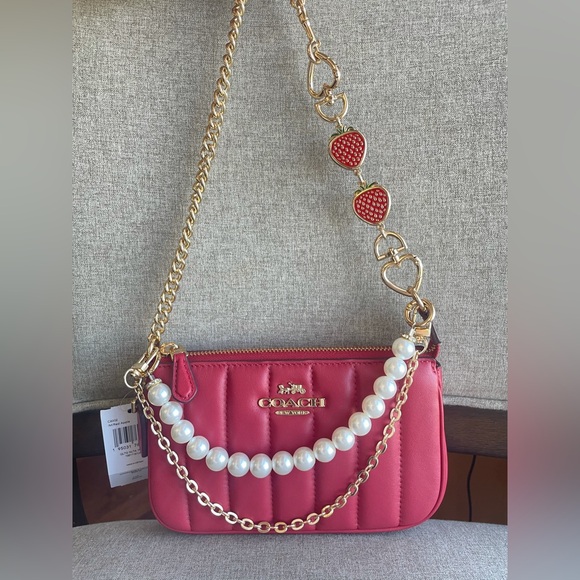 NWT！COACH NOLITA 19 WITH CHAIN WITH LINEAR QUILTING（C8302）gift